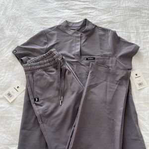 Jaanuu Women's Scrub Set-NWT